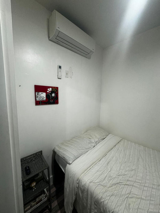 Compact Room for a man in Ridgewood – Convenient Location with Great Amenities