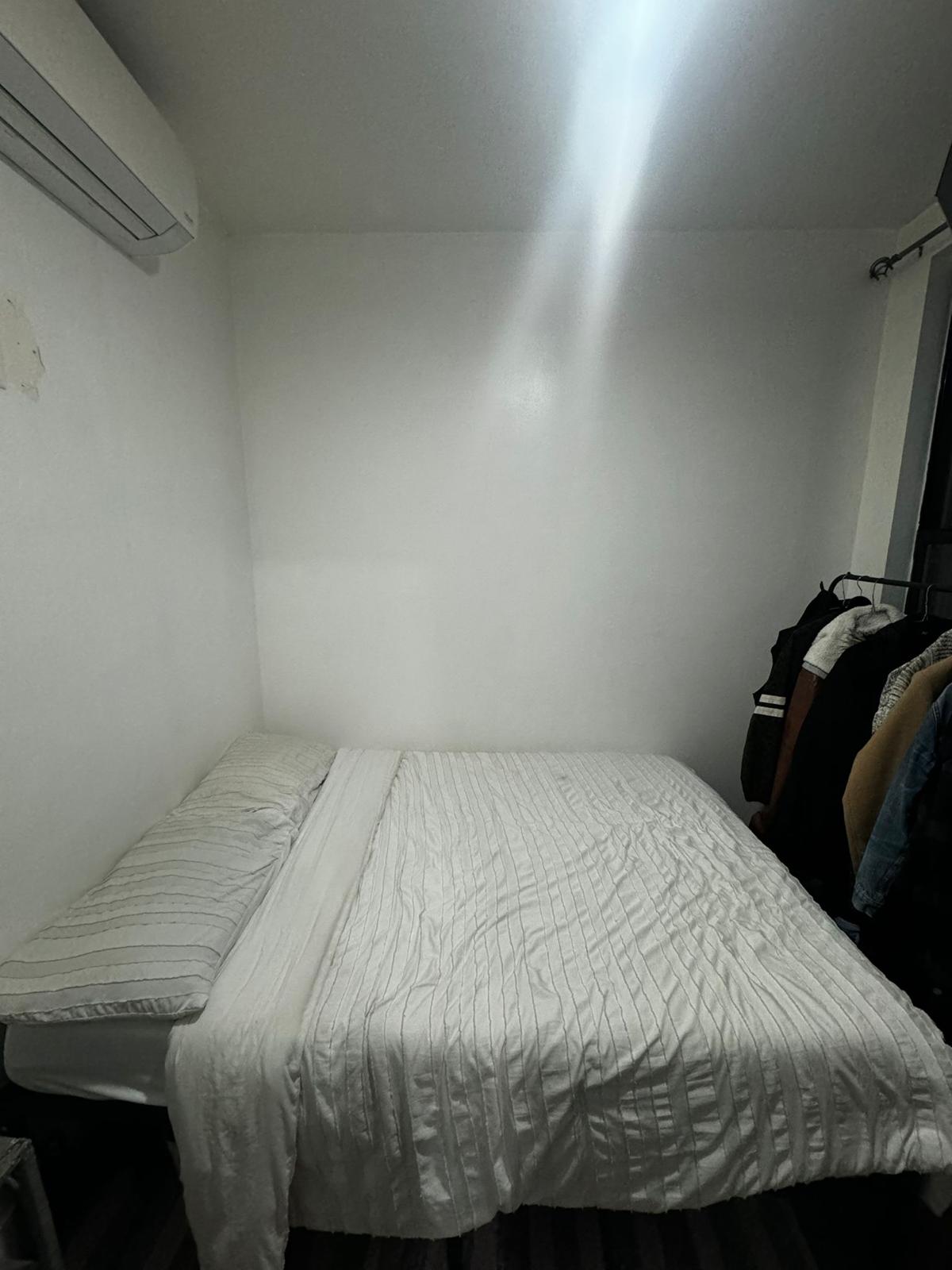 Compact Room for a man in Ridgewood – Convenient Location with Great Amenities
