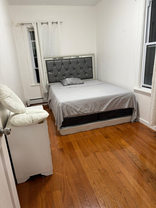 Se renta amplia habitación en zona tranquila y residencial