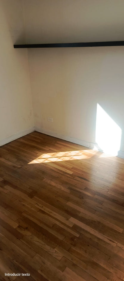 Private Room with Flexible Deposit for Woman in Forest Hills!