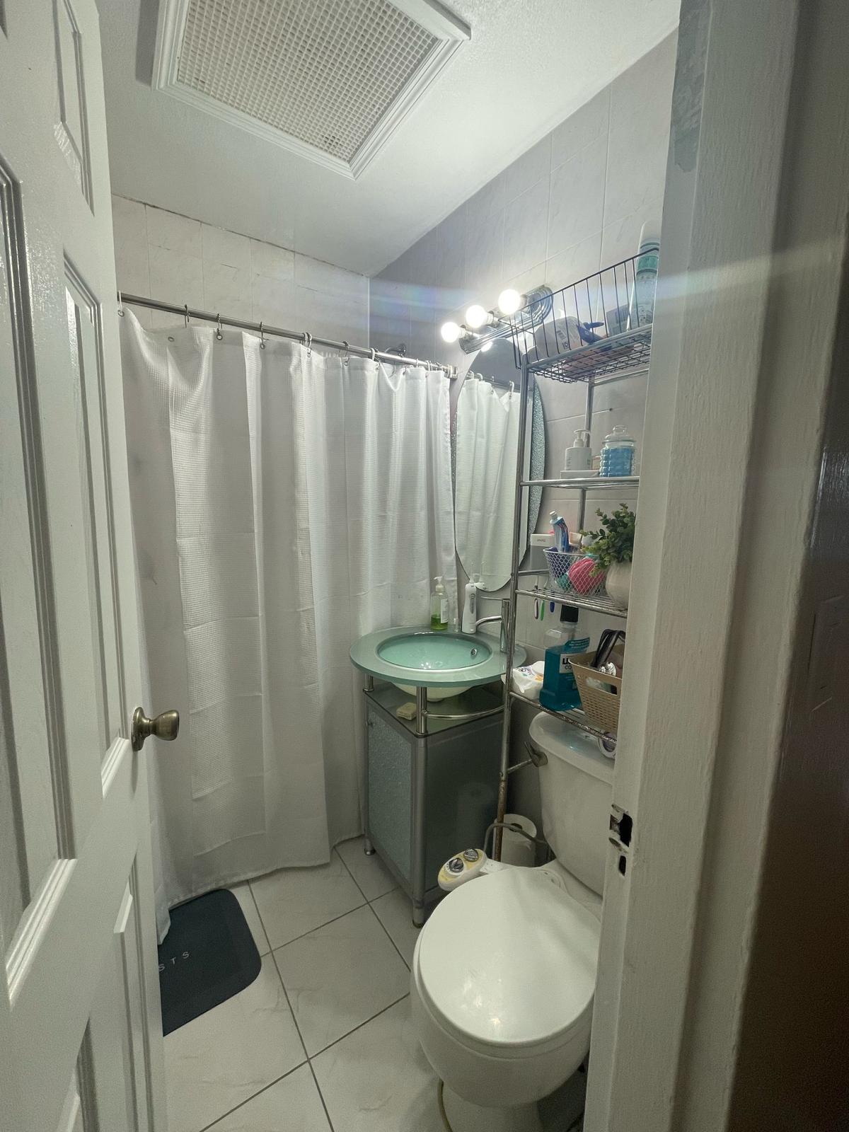 Se renta habitación privada en Kew Gardens Hills !