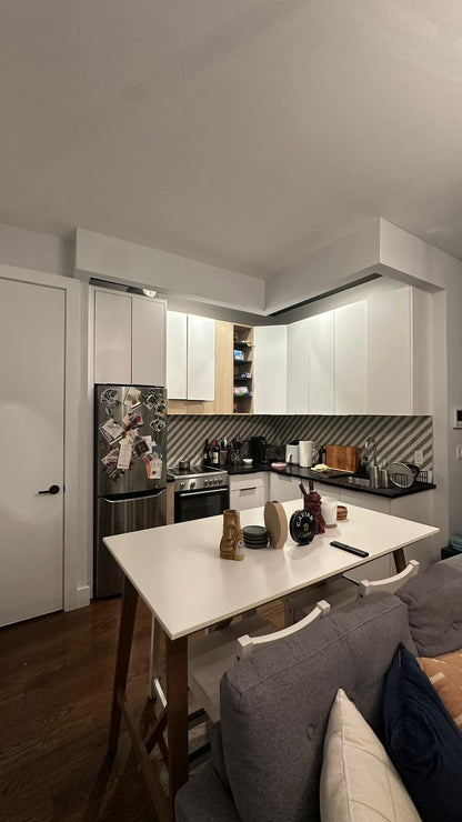 Cozy Private Room – Near 2 & 5 Trains