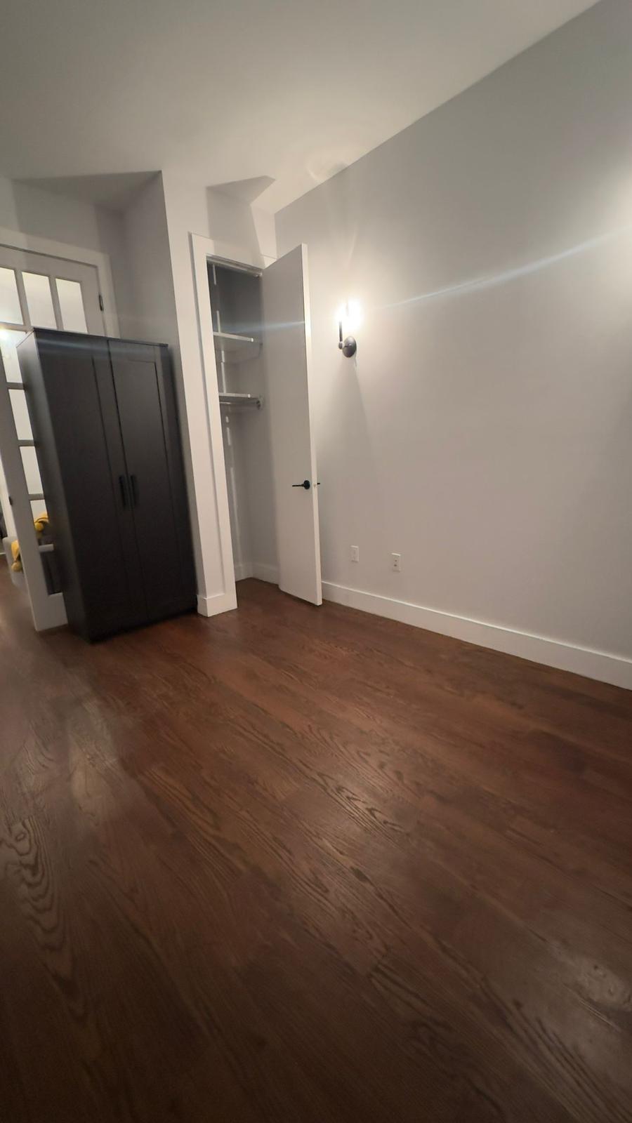 Cozy Private Room – Near 2 & 5 Trains