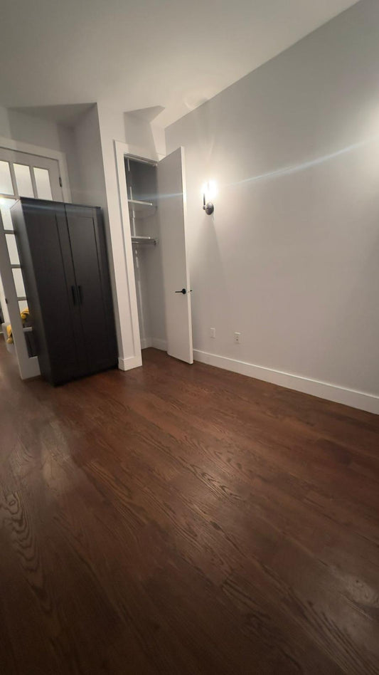 Cozy Private Room – Near 2 & 5 Trains