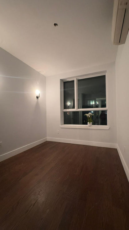 Cozy Private Room – Near 2 & 5 Trains