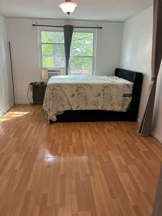 Giant Room in a Peaceful Area – Easy to Rent