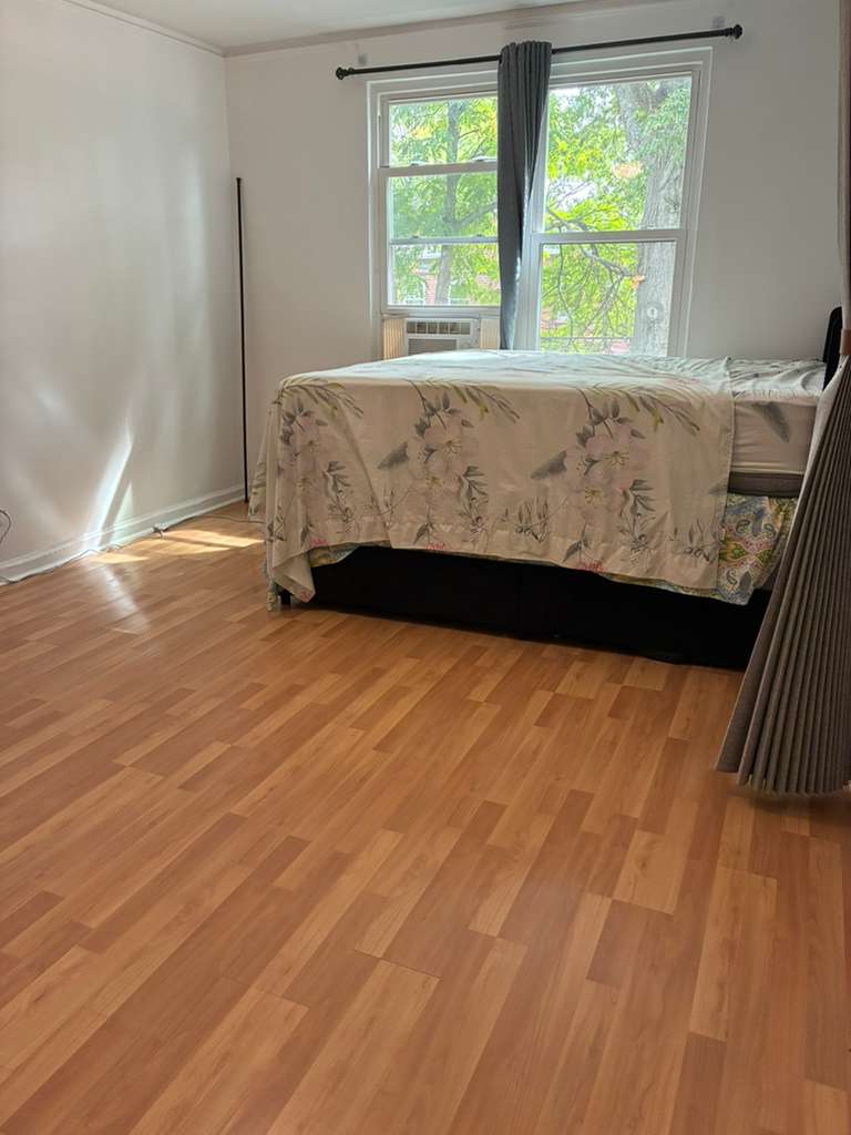 Giant Room in a Peaceful Area – Easy to Rent