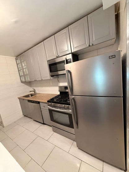Private Room in Greenpoint!