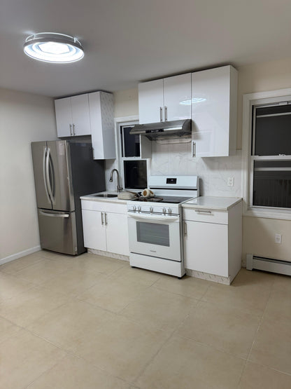 Room  in a very tradable flushing area, newly renovated apartment