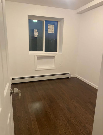 I am looking for a roommate (one person) in a clean and new apartment, one block from the R,M,E subway.