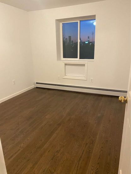 I am looking for a roommate (one person) in a clean and new apartment, one block from the R,M,E subway.