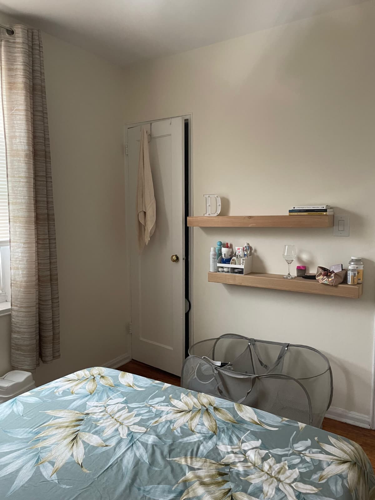 Se renta habitación para mujer en Jackson Heights!