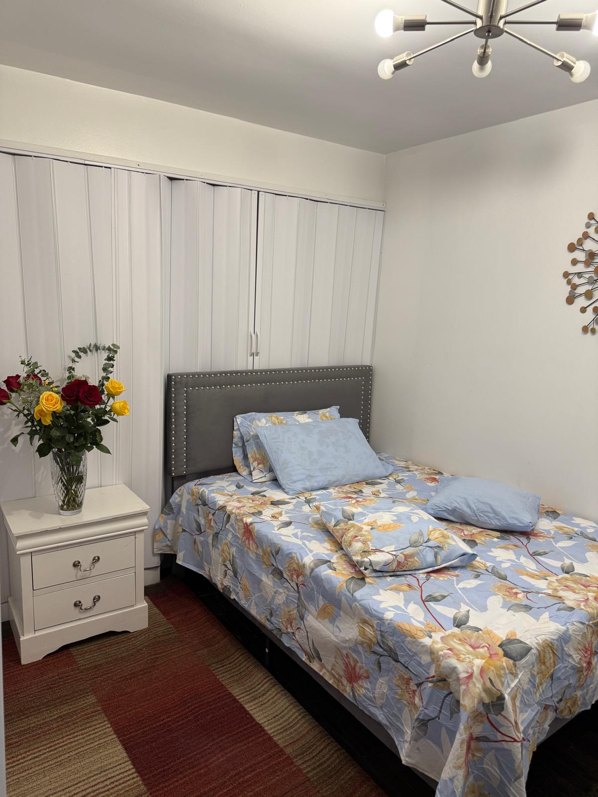 Hermosa habitación en Jackson Heights!